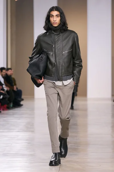 Look 28